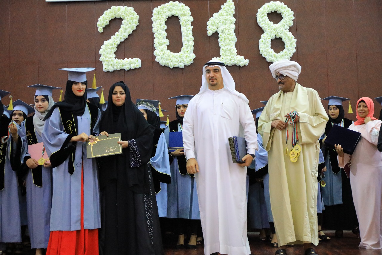 تخريج طالبات الثاني عشر من مدارس الشيخ سعود بن صقر الخيرية