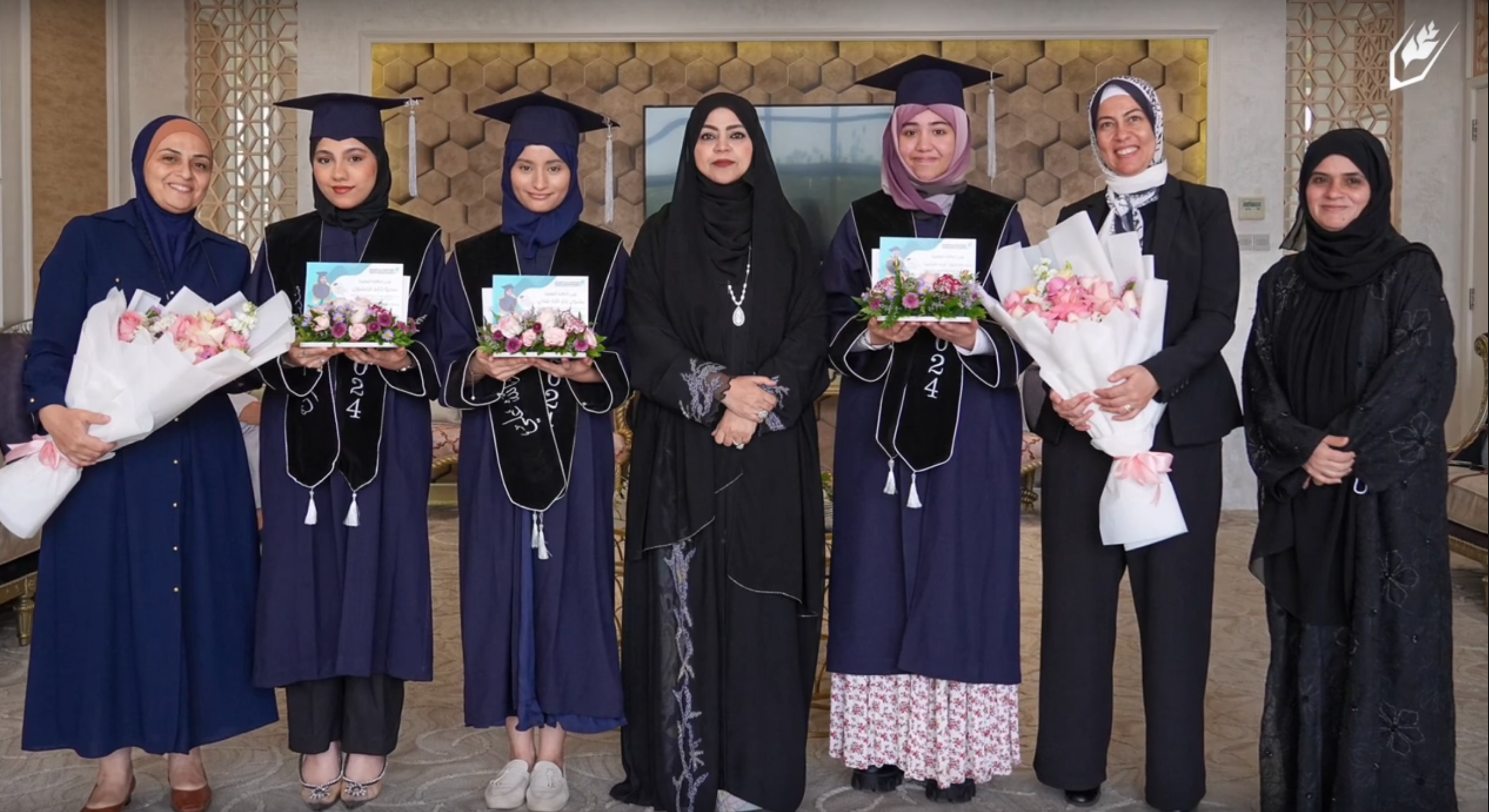 طالبات مدارس الشيخ سعود بن صقر التعليمية الخيرية ضمن أوائل الثاني عشر -مسار عام على مستوى رأس الخيمة